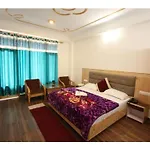 Hotel Budget Saras Manali Near Temple - Free Parking - Restaurant Facilities - Best Hotel In Manali